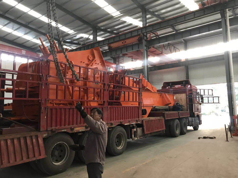 河南客戶訂購(gòu)的車載移動(dòng)破碎站設(shè)備已發(fā)貨